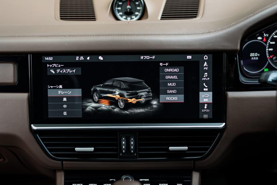 Детали интерьера Porsche Cayenne Turbo (PO536) 2018 года  (JP) (фото 6 из 24)